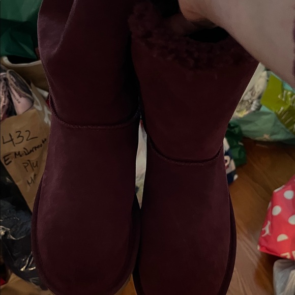 UGG Women's Ankle Boots in Burgundy 9 no box - Picture 2 of 4